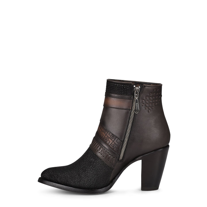 Black Stingray Laser & Woven Round Toe