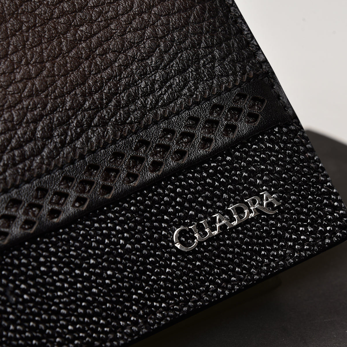 BLACK STINGRAY WALLET DU476